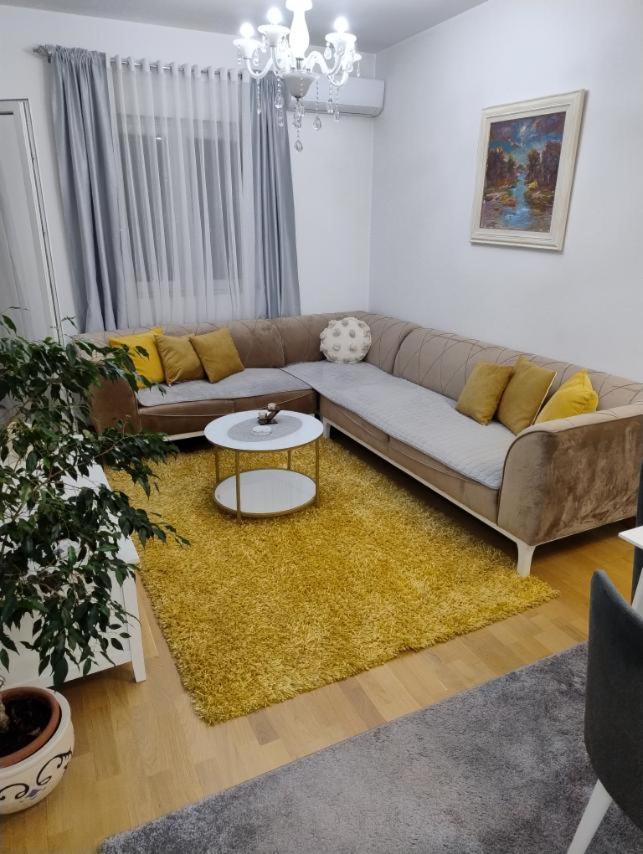 Lovely Apartment - Ljupki Stan 포드고리차 외부 사진